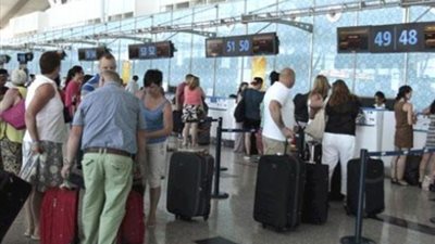 مطار القاهرة يستقبل ٢٢ مجموعة سياحية لزيارة المعالم الأثرية