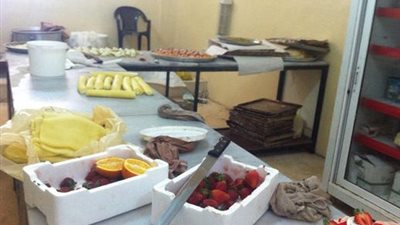 ضبط مصنع حلويات دون ترخيص في شبرا الخيمة