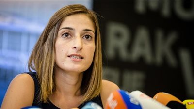 الصحفية الألمانية المفرج عنها في تركيا: هكمل النضال من أجل المسجونين