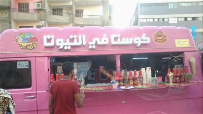 بالصور.. «كافيه متنقل».. مشروع 6 شباب جامعيين بفيصل