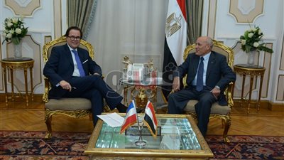 «العصار» يبحث مع سفير فرنسا تعزيز التعاون بين البلدين