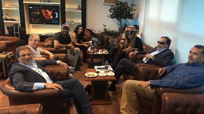 بالفيديو.. العلايلي ولبلبة وخالد يوسف في طريقهم لمهرجان الجونة السينمائي