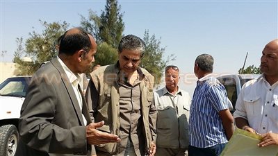 بالصور.. وزير البيئة يتفقد طريق 