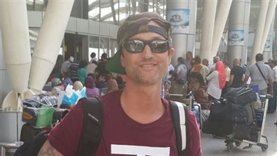 وصول المطرب jeff gutt لإحياء حفل «نادي الشمس» بمشاركة إيهاب توفيق