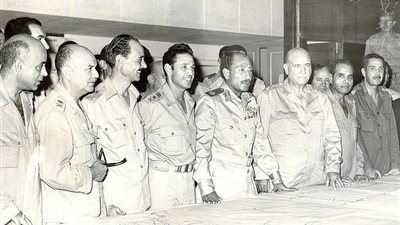صورة نادرة لقادة نصر أكتوبر 1973