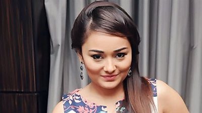 الخلافات السياسية تخلق فجوة بين مشاهير وأشقائهم.. راندا البحيري تعلن رفضها لممارسات شقيقها «الإخواني».. شقيق مدير كلية الشرطة متهم بالإرهاب.. و«شوبير» عن قيادة أخيه مظاهرة ضد «