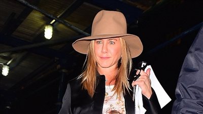 بالصور.. جينفر أنيستون تستمتع بوقتها بعيدًا عن مشكلات «أنجلينا وبيت»