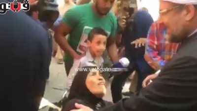 سيدة قعيدة تستعطف وزير الأوقاف: «اديني حتة لحمة الله يخليك» (فيديو)