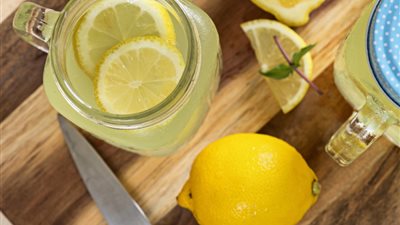 الليمون الدافئ يحسن الهضم ويعالج السمنة ويقي من السرطان