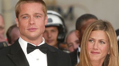 حقيقة مساعدة جينيفر أنيستون لبراد بيت بحرب حضانة أطفاله مع أنجلينا جولي