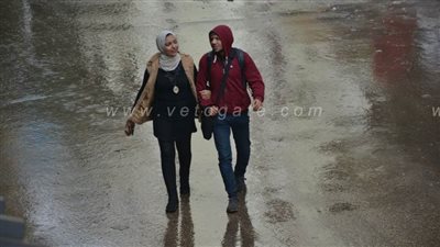 أمطار متوسطة وغيوم كثيفة تغطي سماء القاهرة والجيزة | فيديو وصور