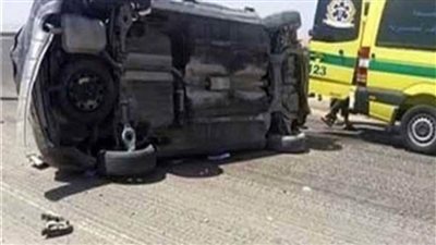 إصابة 12 في تصام سيارتين بالبحيرة