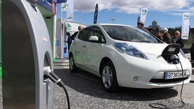 مبيعات السيارات الكهربائية في أوروبا تزيد 40 % بنصف 2018