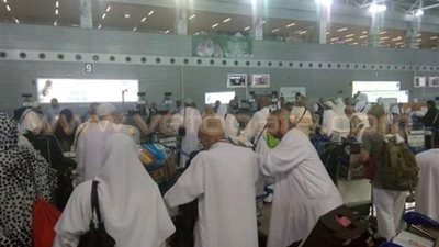 بدء العد التنازلي لعودة حجاج بيت الله الحرام.. «مصر للطيران» تنهي جسرها الجوي 3 أكتوبر المقبل.. نقل 9 آلاف حاج على متن 40 رحلة جوية اليوم وغدا.. رئيس الشركة يهنئ العاملين بنجاح الموسم