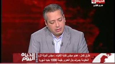 بالفيديو.. حركة غريبة من تامر أمين على الهواء