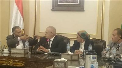 رئيس جامعة القاهرة يجتمع بمنسقي الأنشطة