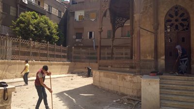 منطقة آثار مصر القديمة تنظف ضريح مؤسس الجيش المصري وزوجته