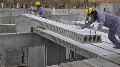 المرور: تركيب 8 كمرات خرسانية لكوبري علوي بطريق السويس