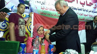بالفيديو والصور.. تكريم «رحاب رضوان» لحصدها فضية رفع الأثقال