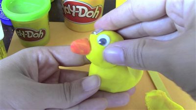 طريقة سهلة لتصنيع الصلصال للأطفال بالمنزل