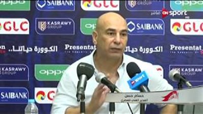 بالفيديو.. حسام حسن يكشف سبب رفعه «تي شيرت» الأهلي لجماهير الزمالك