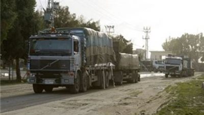 إدخال 72 شاحنة مواد بناء وسيارة أثاث إلى قطاع غزة
