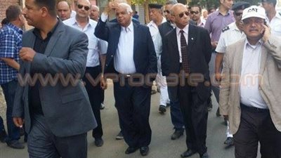 محافظ القاهرة يوجه بإزالة قضبان مترو حلمية الزيتون