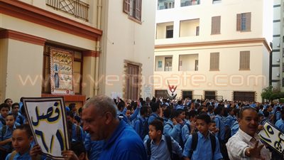 بالفيديو والصور.. انتظام الدراسة بـ 2498 مدرسة في أسيوط