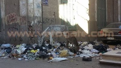 بالفيديو والصور.. انتشار القمامة بشوارع أسيوط