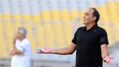 علي ماهر يصحح أخطاء لاعبي «سموحة» قبل مواجهة «بيراميدز»