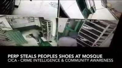 بالفيديو.. لقطات صادمة لـ«حرامي» يسرق الأحذية من مسجد