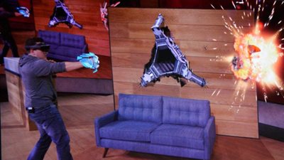 بالصور.. مايكروسوفت تعلن عن جهازها الأول للواقع الافتراضي بـ 22 ألف جنيه