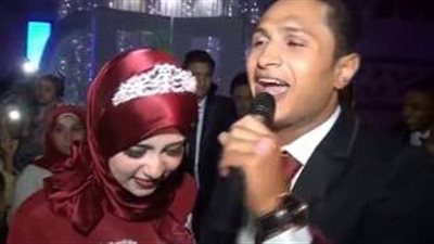 بالفيديو.. عريس مصري يعد مفاجأة لعروسته في حفل الزفاف