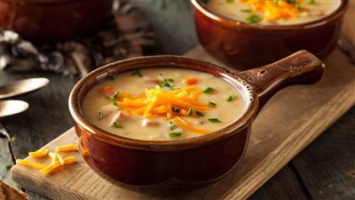 طريقة عمل شوربة البروكلي بالبطاطس والجبنة