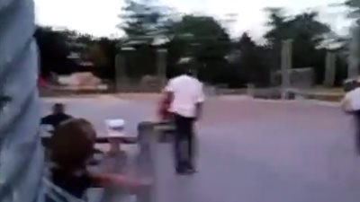 بالفيديو.. سقوط مروع لصبي أثناء استعراض مهاراته في قيادة دراجته