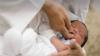 ما هو تحنيك المولود؟ وما حكمه؟