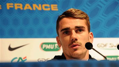 جريزمان يقود هجوم أتليتكو مدريد في مواجهة إشبيلية