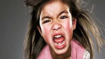 مستشارة علاقات أسرية: 4 طرق تساعدك في احتواء غضب طفلك