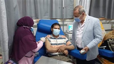 بدء تطعيم مرضى غسيل الكلى بلقاح كورونا بالدقهلية | صور