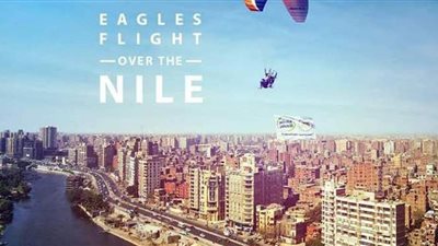 عرض بالمظلات فوق النيل للتوعية بمبادرة البيئة 