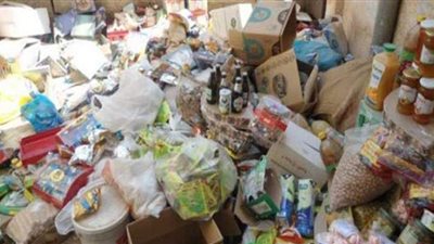 ضبط 3.5 طن مواد غذائية فاسدة داخل مخزن في الغربية