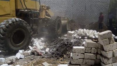 تحرير 22 محضر تعدي على حرم الطريق ببني مزار بالمنيا