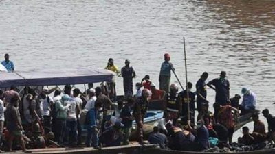 مصرع 26 شخصا وفقد آخرين في غرق قارب ببنجلادش