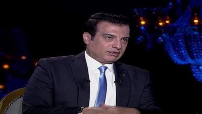 إيهاب توفيق: مطرب زارني ورمالي عمل والبيت اتقلب سواد والخير اختفى | فيديو