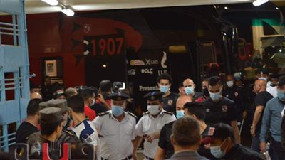 الأهلي يصل استاد المحلة وسط تشديدات أمنية مكثفة| صور