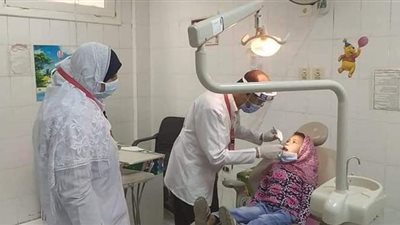 محافظ الوادي الجديد: فحص ٤٠٧٧ حالة مرضية بقوافل 