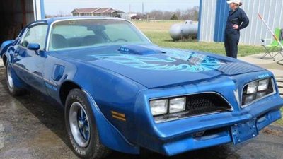 عرض 20 سيارة كلاسيكية نادرة في مزاد علني | فيديو