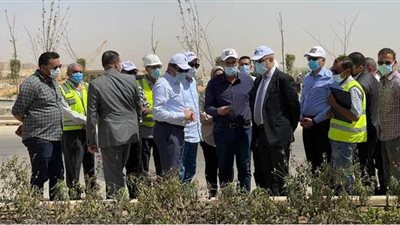وزير الإسكان يتفقد مشروع الحدائق المركزية ومحور زايد الجنوبي بالعاصمة الإدارية