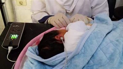 فحص 6800 طفل حديث الولادة بالمنيا ضمن مبادرة السمعيات