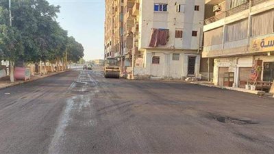 رصف شارع كورنيش النيل بحي شرق أسيوط | صور